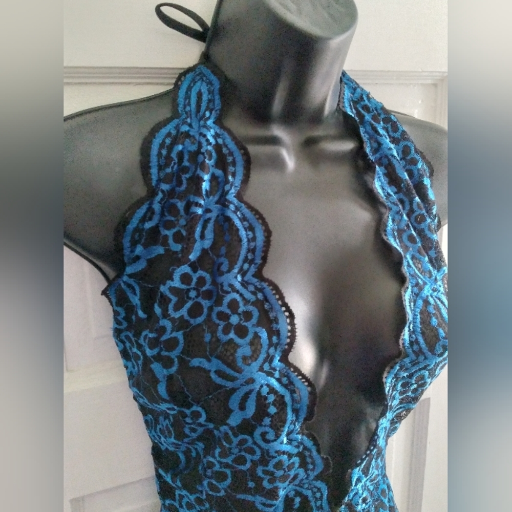 Sexy lace teddy - Picture 3 of 12